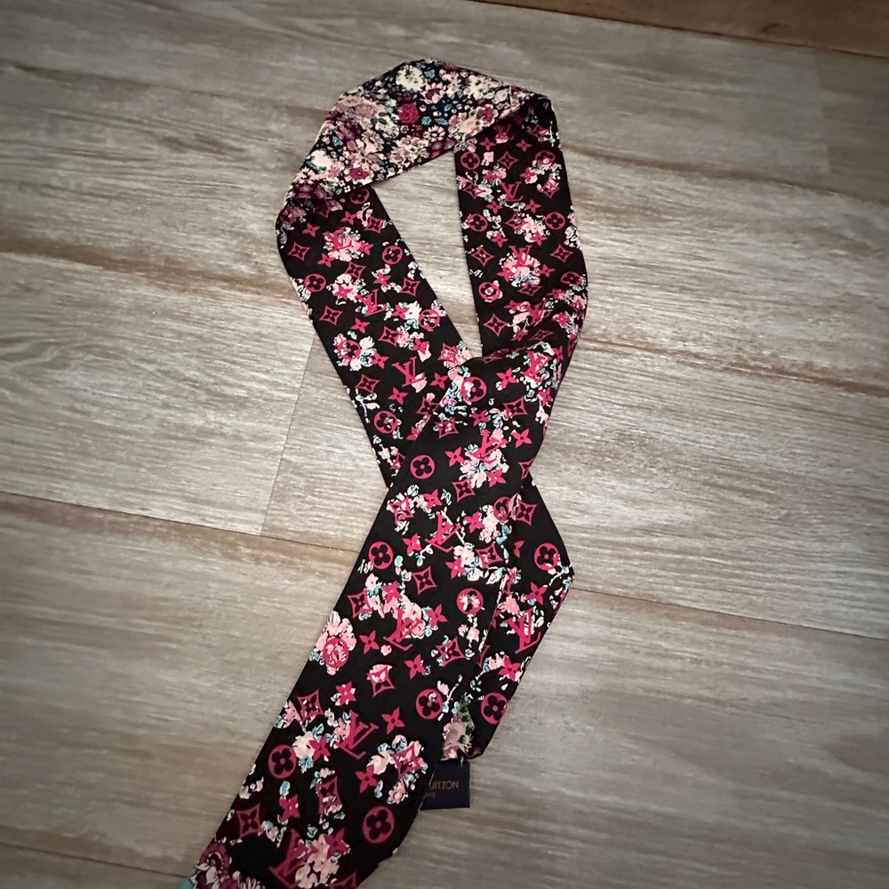 Louis Vuitton Authentic Silk Floral Scarf Reversible Teal Black Pink LV Logo 46” - Picture 2 of 11